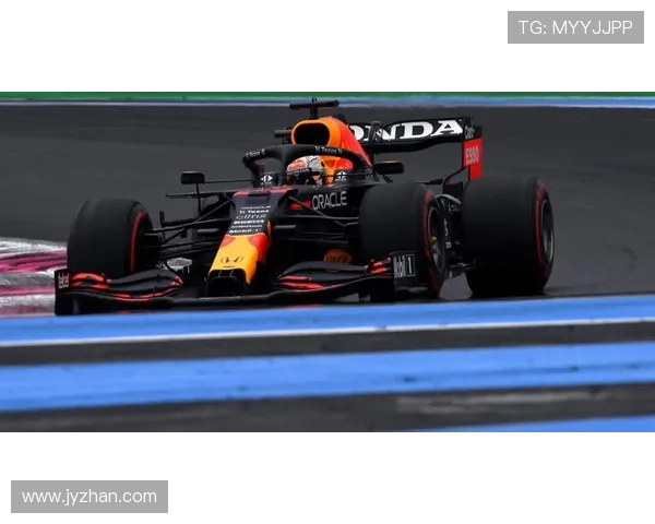 F1赛季新动态:梅赛德斯车队引擎升级引发热议,维斯塔潘再度刷新赛道纪录